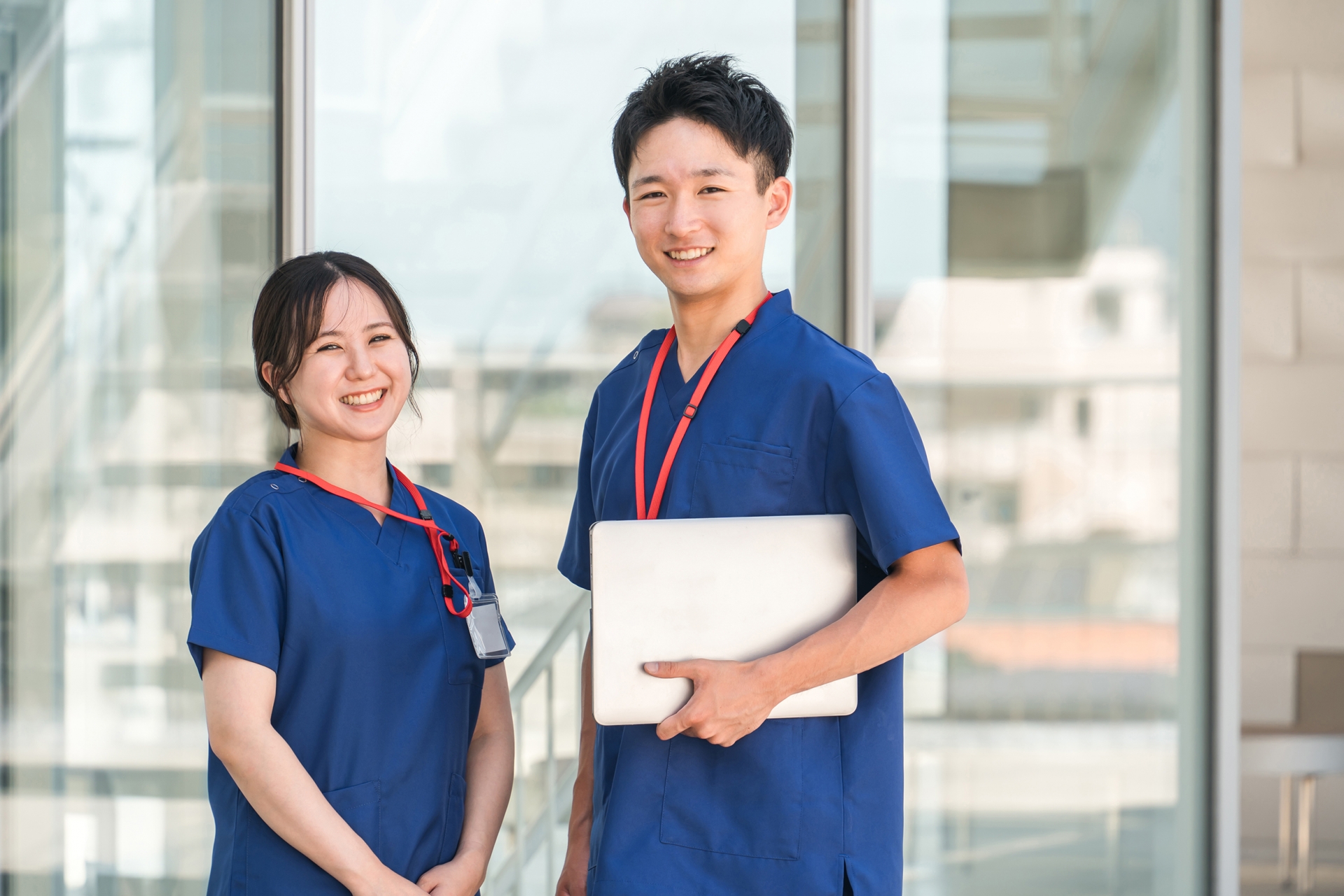 男性医師と女性看護師のイメージ